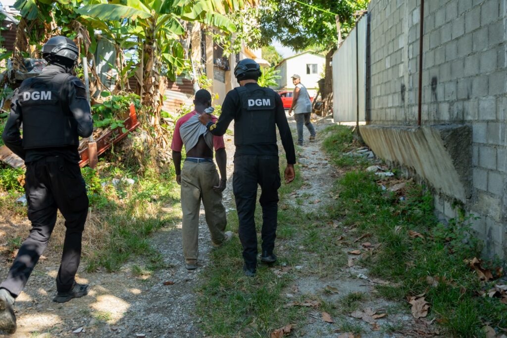 Migración despliega operativos de interdicción en la frontera y registra este domingo 302 deportaciones por Dajabón