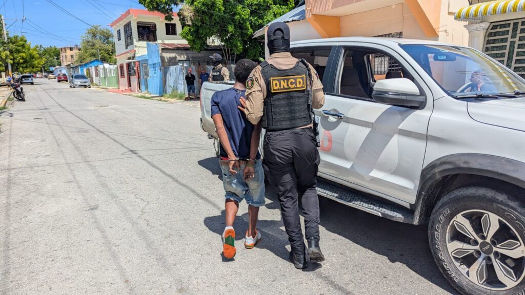 DNCD extiende operativos a San Juan y Barahona ; incauta más de 5, 400 gramos y detiene 61 personas