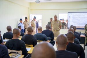 Lee Ballester supervisa jornada de entrenamiento de aspirantes a agentes migratorios, los insta a evitar la corrupción en operativos de la DGM