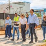 Carolina Mejía supervisa los avances del remozamiento del parque Enriquillo