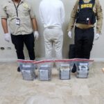 Detienen español con 20 paquetes de presunta cocaína ocultos en su equipaje