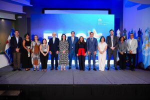 Ministerio de Salud presenta plan para mejorar la atención médica en tres provincias y evalúa servicios de salud en siete regiones